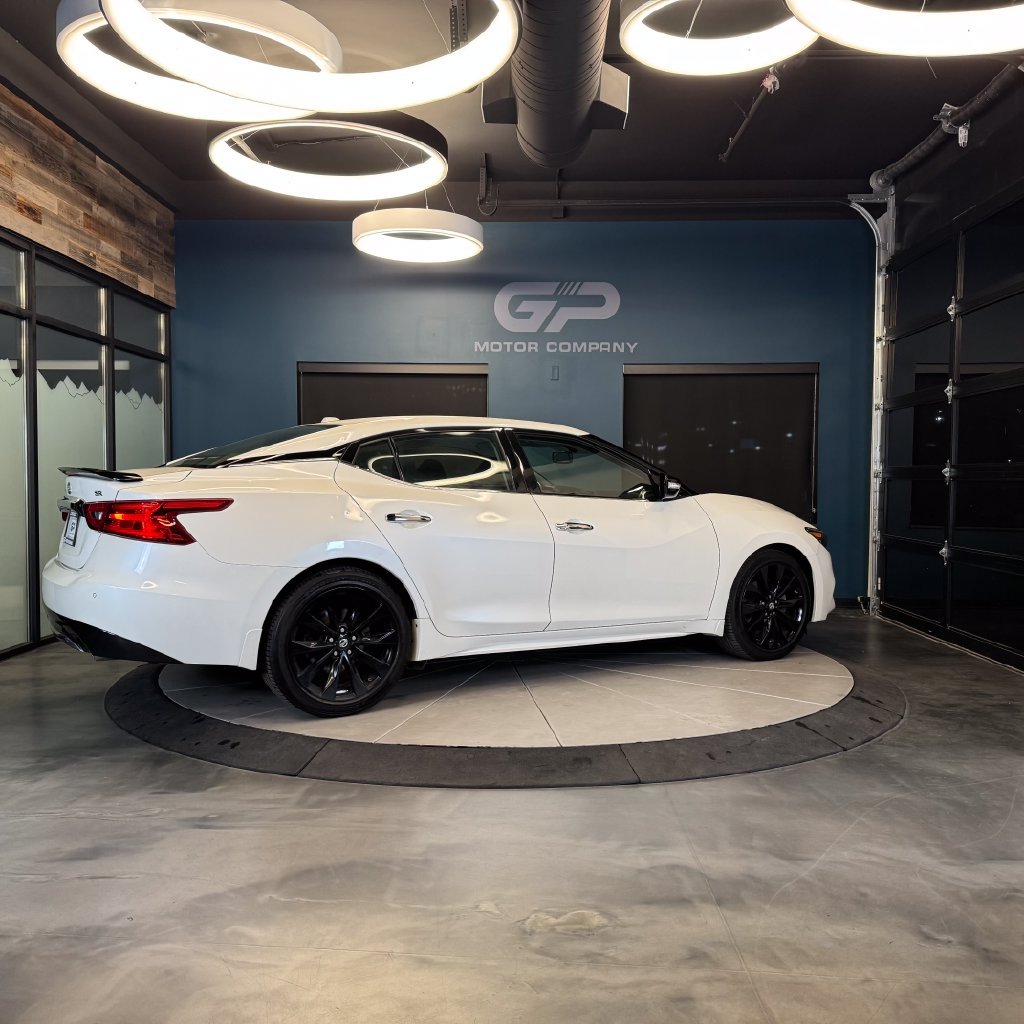 Used 2017 Nissan Maxima SR w/ Midnight Edition FWD image 3
