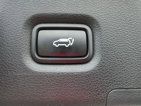 Used 2020 Hyundai Santa Fe SEL w/ Convenience Package FWD image 17