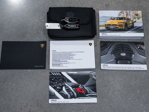 Used 2022 Lamborghini Urus AWD/4WD image 21