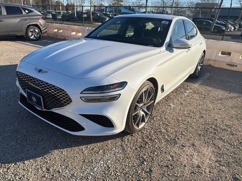 Used 2025 Genesis G70 2.5T image 7