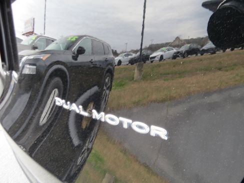 Used 2021 Tesla Model Y Long Range image 11