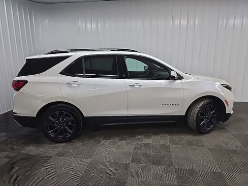 Used 2022 Chevrolet Equinox RS AWD/4WD image 2