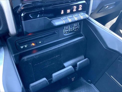 Used 2019 RAM 1500 Laramie AWD/4WD image 28