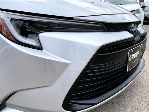 Used 2025 Toyota Corolla LE image 29