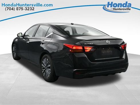 Used 2025 Nissan Altima 2.5 SV FWD image 6