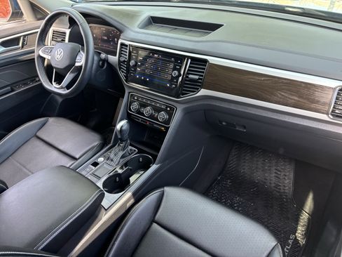 Certified 2022 Volkswagen Atlas SE w/ Panoramic Sunroof Package image 10