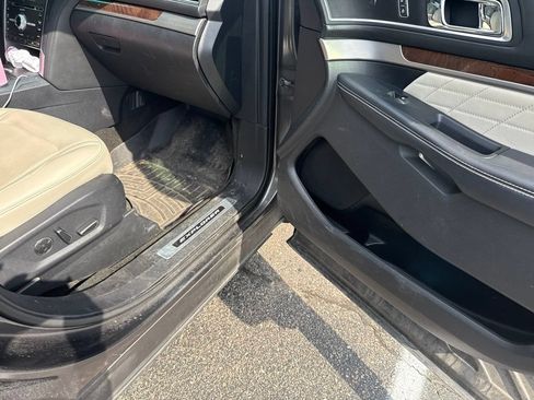 Used 2016 Ford Explorer Platinum AWD/4WD image 9