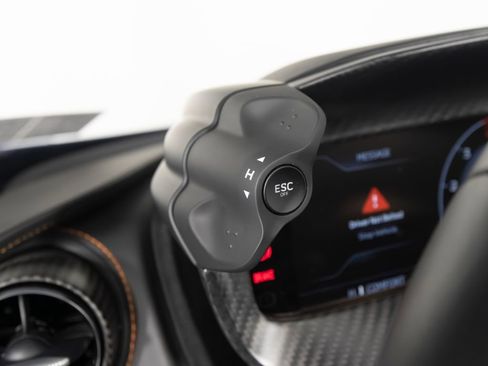 Used 2024 McLaren 750S Spider RWD image 17