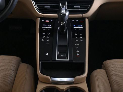 Used 2023 Porsche Macan AWD/4WD image 16