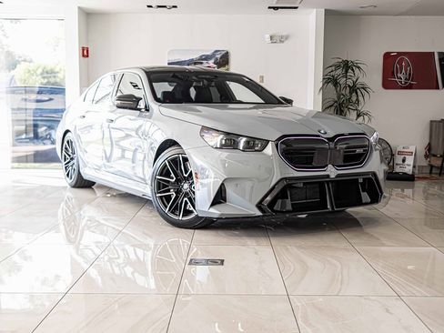 Used 2025 BMW M5 w/ Carbon Package image 5