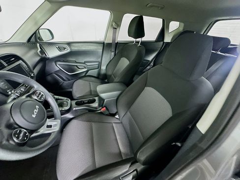 Used 2025 Kia Soul LX w/ LX Technology Package FWD image 12