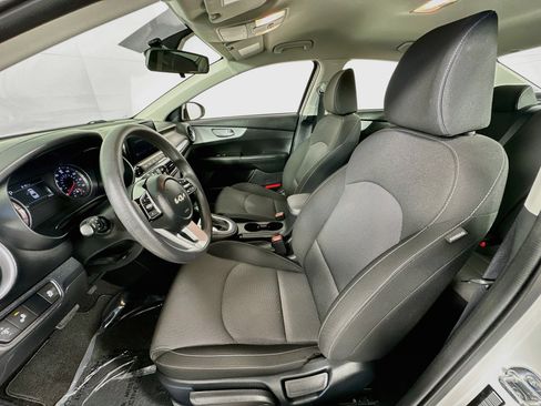 Used 2024 Kia Forte LXS w/ LXS Technology Package image 19