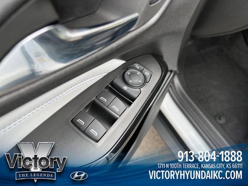 Used 2025 Chevrolet Trax LT FWD image 11