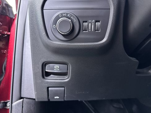 Used 2025 Jeep Grand Cherokee Altitude AWD/4WD image 29
