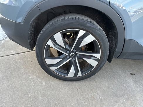 Certified 2023 Volvo XC40 B5 Ultimate w/ Protection Package Premier image 14