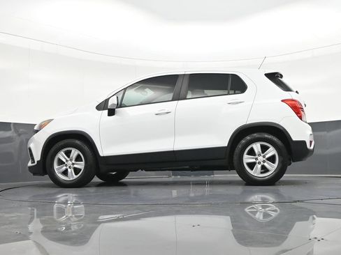 Used 2020 Chevrolet Trax LS FWD image 28