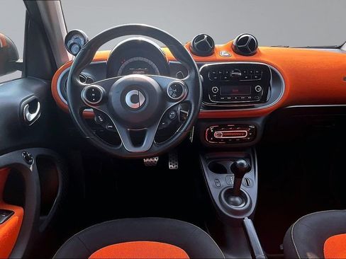Used 2016 smart fortwo passion RWD image 5