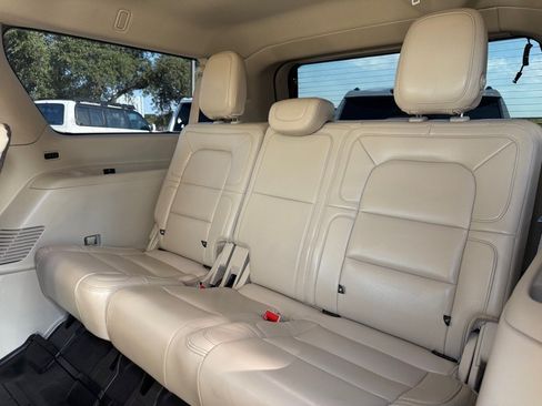 Used 2020 Lincoln Navigator L Reserve w/ Equipment Group 208A Reserve AWD/4WD image 15
