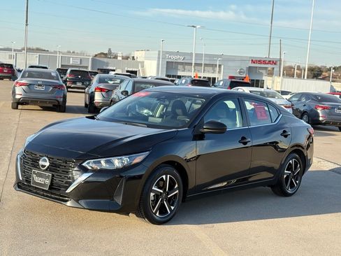 Certified 2025 Nissan Sentra SV image 3