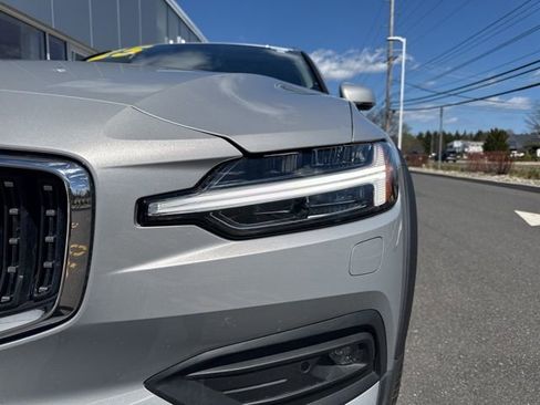 Certified 2025 Volvo V60 B5 Cross Country Plus AWD/4WD image 8