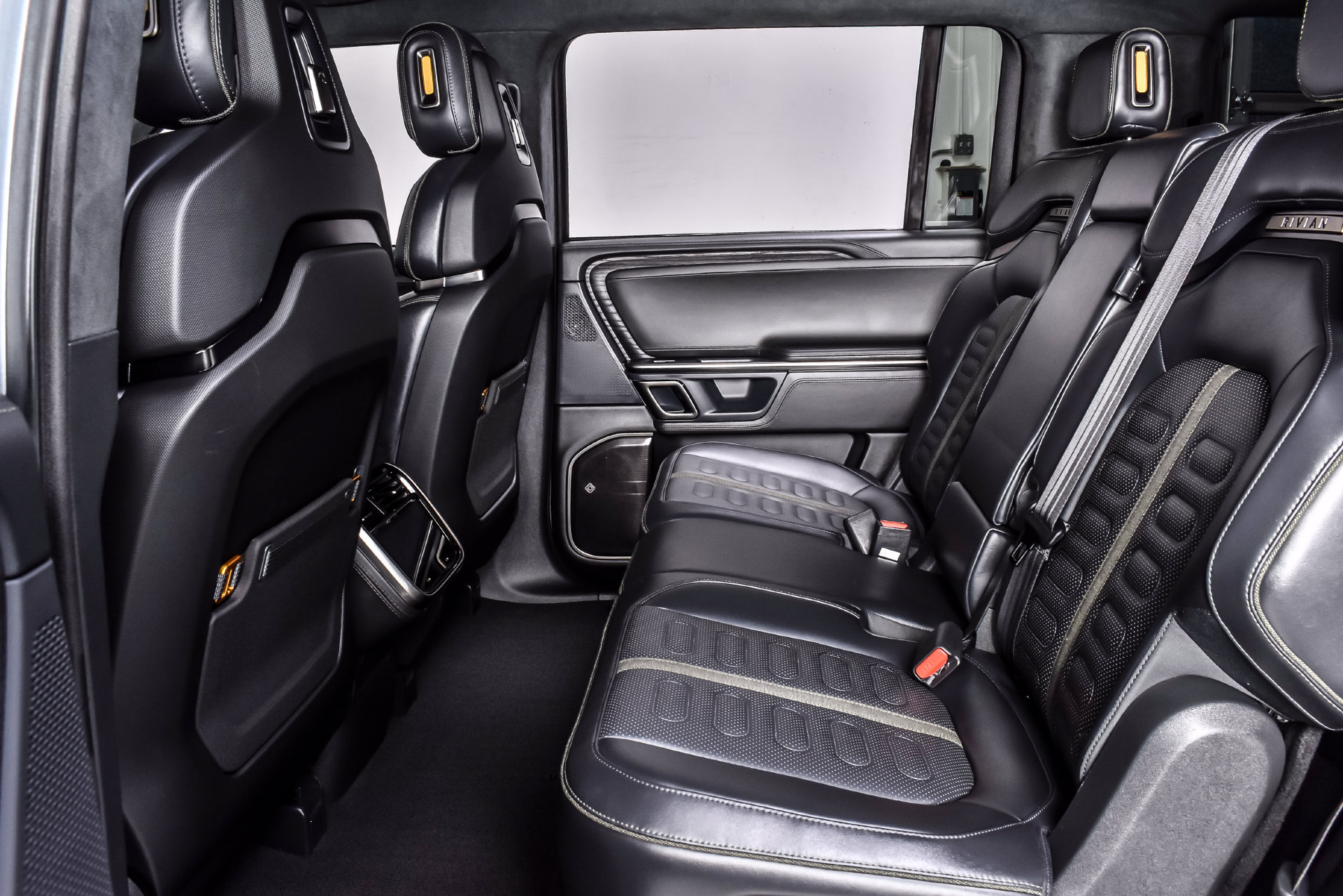 Used 2024 Rivian R1S Adventure Dual AWD/4WD image 19