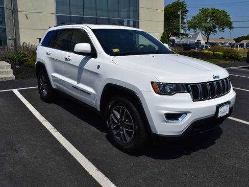 Used 2020 Jeep Grand Cherokee Laredo w/ Quick Order Package 2BN North AWD/4WD image 2