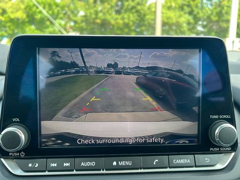 Used 2024 Nissan Rogue S FWD image 21