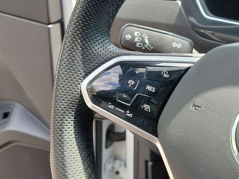 Used 2024 Volkswagen Tiguan SEL R-Line image 31