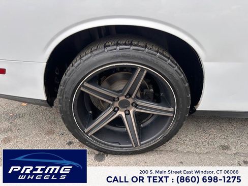 Used 2012 Dodge Challenger SXT image 20