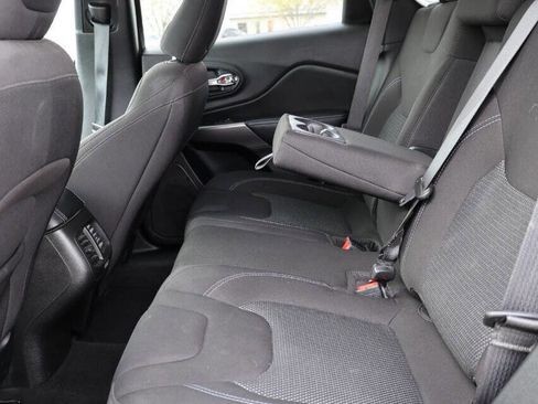 Used 2021 Jeep Cherokee Latitude image 16