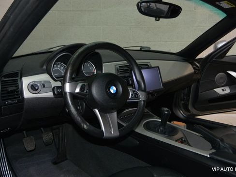 Used 2004 BMW Z4 2.5i image 9