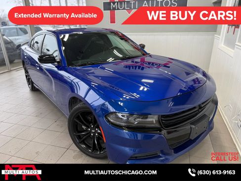 Used 2018 Dodge Charger SXT w/ Blacktop Package RWD image 4