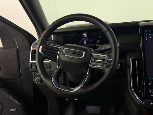 Used 2025 GMC Yukon Denali RWD image 13