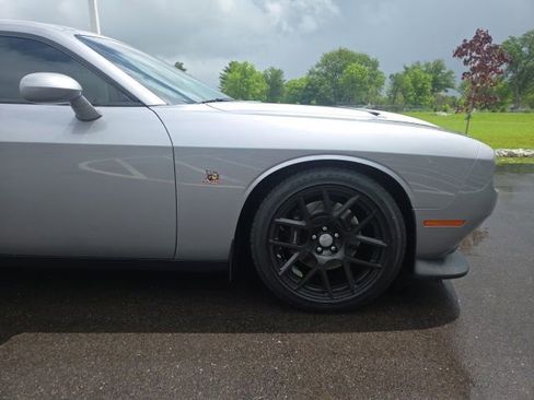 Used 2015 Dodge Challenger R/T Scat Pack w/ Leather Interior Group RWD image 4