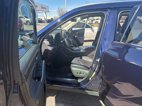 Used 2021 Toyota Highlander XLE image 13