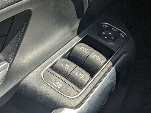 Used 2025 Mercedes-Benz GLA 250 4MATIC image 9