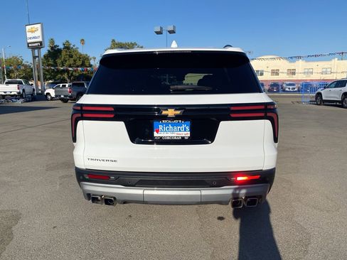 Used 2025 Chevrolet Traverse LT image 15