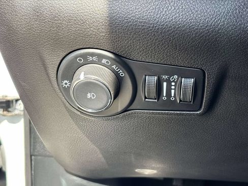 Used 2025 Jeep Compass Limited AWD/4WD image 19