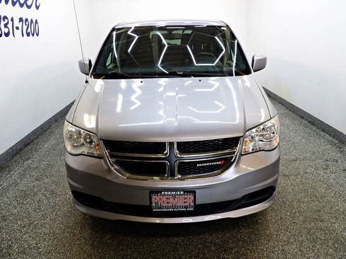 Used 2016 Dodge Grand Caravan SE FWD image 2