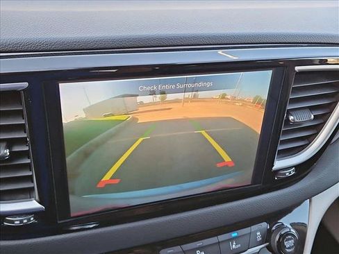 Used 2023 Chrysler Pacifica Touring-L FWD image 19