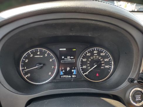 Used 2018 Mitsubishi Outlander SEL AWD/4WD image 16