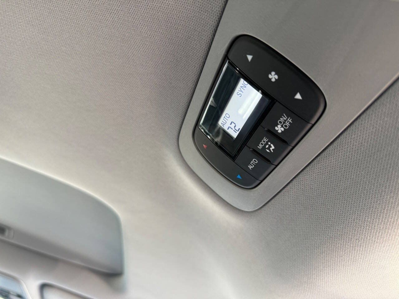 Used 2018 Honda Odyssey Touring image 17