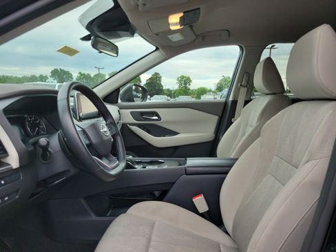 Used 2025 Nissan Rogue SV FWD image 15