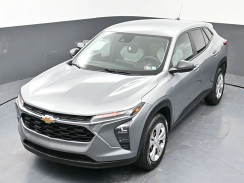 Used 2024 Chevrolet Trax LS w/ Driver Confidence Package image 39