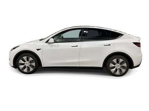 Certified 2023 Tesla Model Y Long Range AWD/4WD image 3
