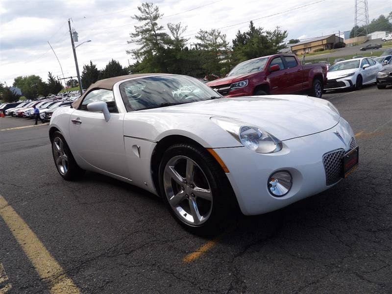 Used 2009 Pontiac Solstice Convertible RWD image 7