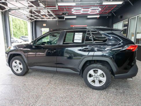 Used 2020 Toyota RAV4 XLE w/ Convenience Package AWD/4WD image 2