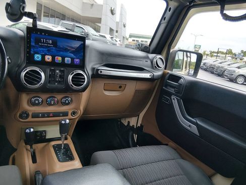 Used 2011 Jeep Wrangler Unlimited Sahara w/ Connectivity Group AWD/4WD image 12
