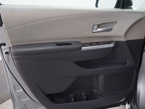 Used 2021 Toyota Sienna XLE image 22