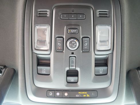 Used 2021 GMC Yukon Denali w/ Denali Ultimate Package AWD/4WD image 32